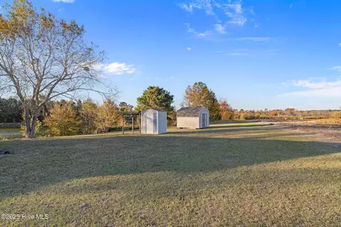 Exterior - 625 Garner Chapel Rd, Mount Olive, NC 28365 photo 5 of 6