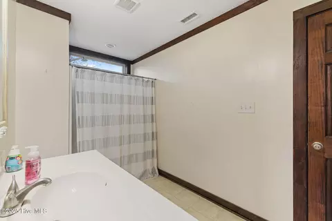 Bath - 625 Garner Chapel Rd, Mount Olive, NC 28365 photo 3 of 4