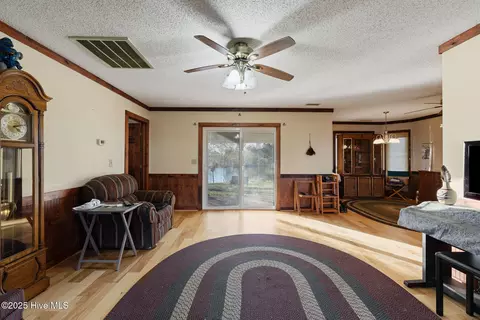 Living - 625 Garner Chapel Rd, Mount Olive, NC 28365 photo 1 of 2