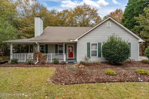 126 W Shenandoah Rd, West End, NC 27376