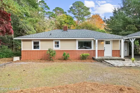 306 Pine Hills Dr, Wilmington, NC 28403
