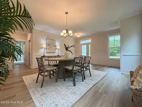 Dining - 227 Hickory Ln, Hampstead, NC 28443 photo 4 of 5