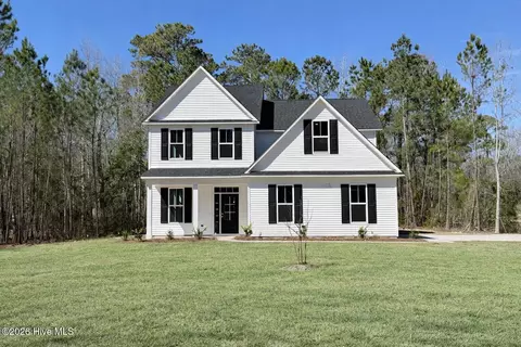 227 Hickory Ln, Hampstead, NC 28443