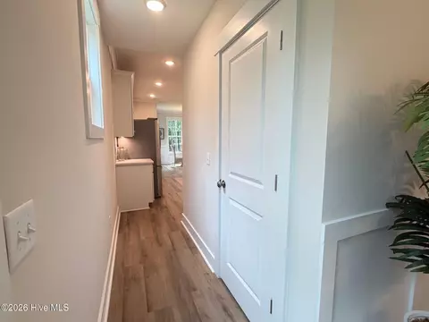 Entry Way - 227 Hickory Ln, Hampstead, NC 28443 photo 4 of 4