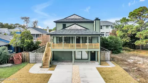 917 Riptide Ln, Carolina Beach, NC 28428