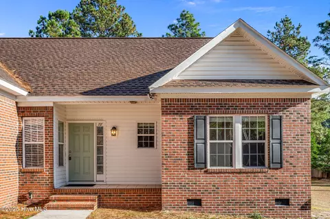 157 Dixon Rd, Holly Ridge, NC 28445