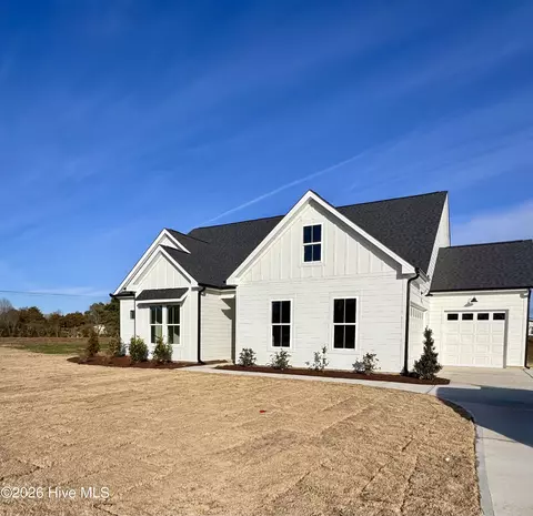 1717 Dixon Grove Ln, Grimesland, NC 27837