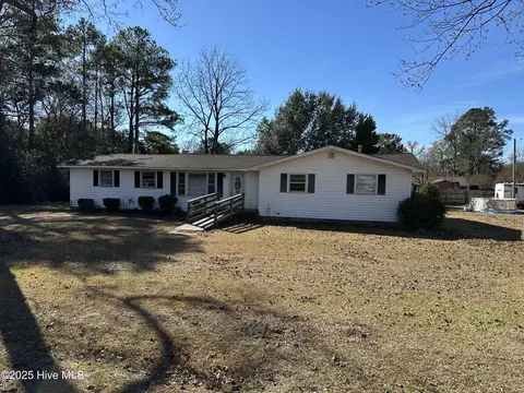 17180 Barnes Dr, Laurinburg, NC 28352