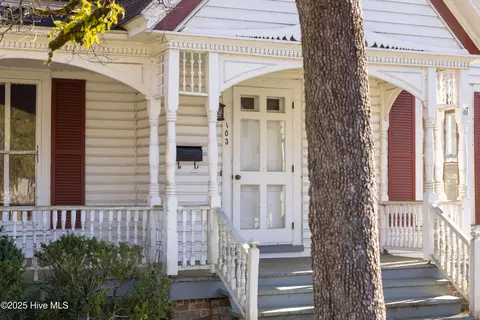 103 E Pitt St, Windsor, NC 27983 photo 2