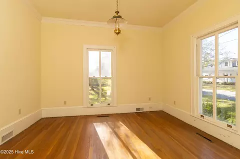 103 E Pitt St, Windsor, NC 27983 photo 7