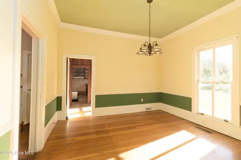 103 E Pitt St, Windsor, NC 27983 photo 8