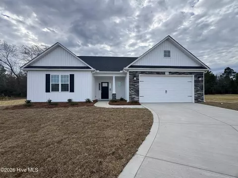 335 Crowville St, Raeford, NC 28376