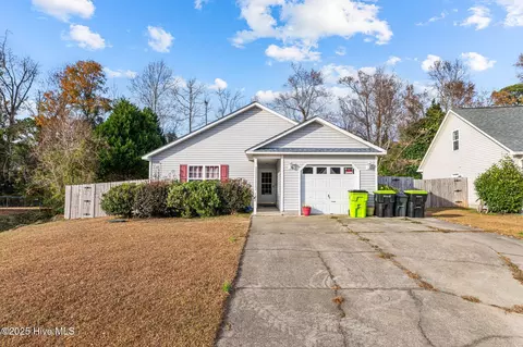 132 Oakley Dr, New Bern, NC 28560