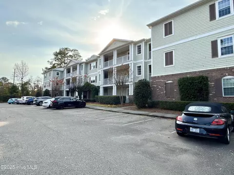 215 Valencia Ct #305, Wilmington, NC 28412