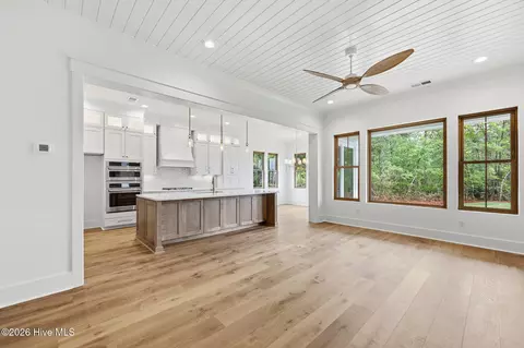 404 Summer Duck Dr, Beaufort, NC 28516