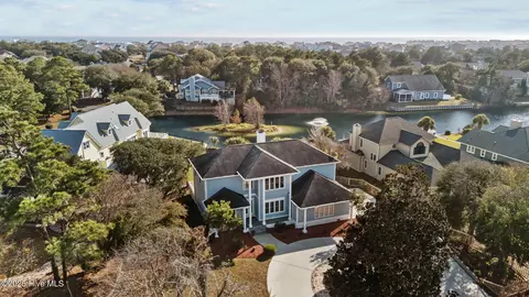 203 Red Snapper Dr, Emerald Isle, NC 28594