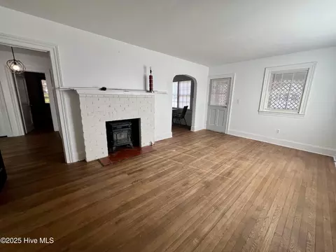 Living - 314 E 9th St, Washington, NC 27889 photo 1 of 3