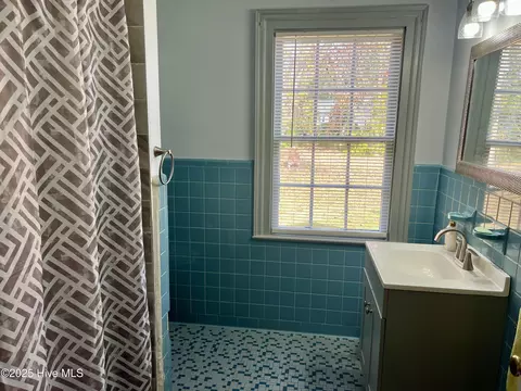 Bath - 314 E 9th St, Washington, NC 27889 photo 3 of 5