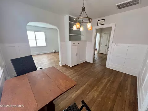 Dining - 314 E 9th St, Washington, NC 27889 photo 2 of 3