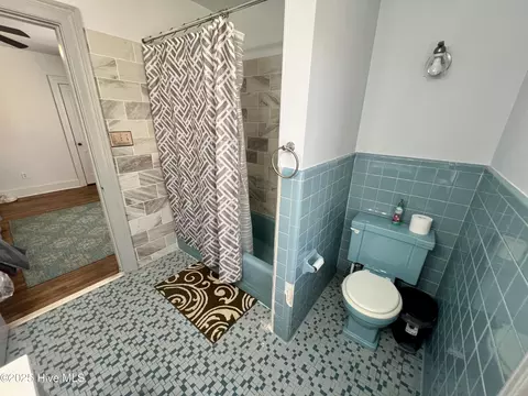 Bath - 314 E 9th St, Washington, NC 27889 photo 4 of 5