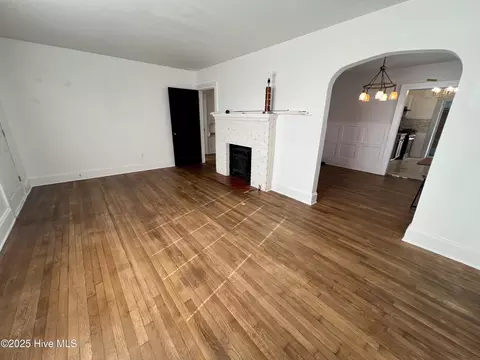 Living - 314 E 9th St, Washington, NC 27889 photo 2 of 3