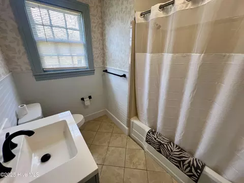 Bath - 314 E 9th St, Washington, NC 27889 photo 2 of 5