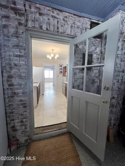 Entry Way - 314 E 9th St, Washington, NC 27889 photo 1 of 3