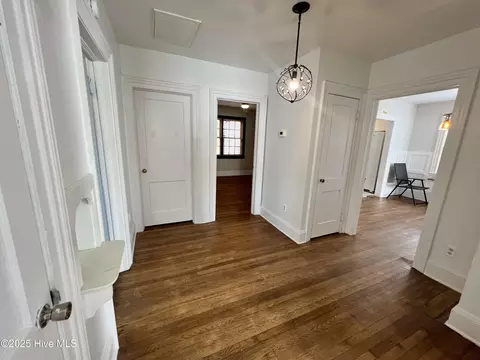 Entry Way - 314 E 9th St, Washington, NC 27889 photo 2 of 3