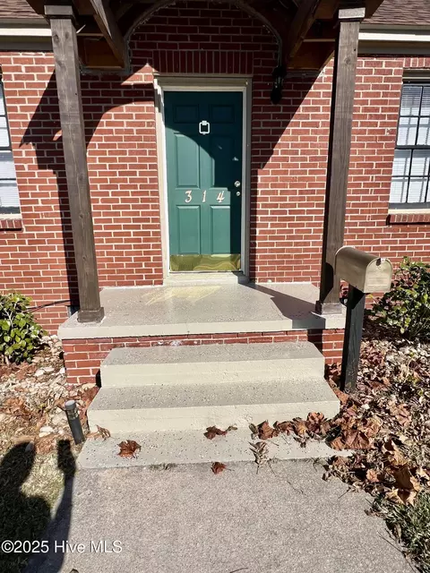 Exterior - 314 E 9th St, Washington, NC 27889 photo 4 of 9