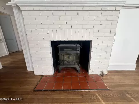 Living - 314 E 9th St, Washington, NC 27889 photo 3 of 3