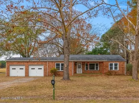 561 Godley Rd, Grimesland, NC 27837