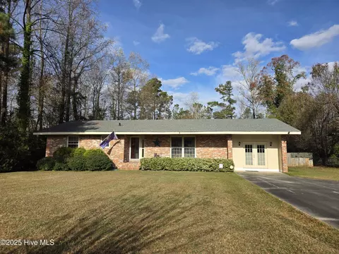 88 Country Club Rd, Whiteville, NC 28472