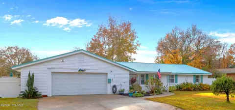 917 Davis Pl, Morehead City, NC 28557