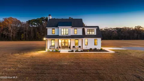 2336 Soddy Ln, Grimesland, NC 27837