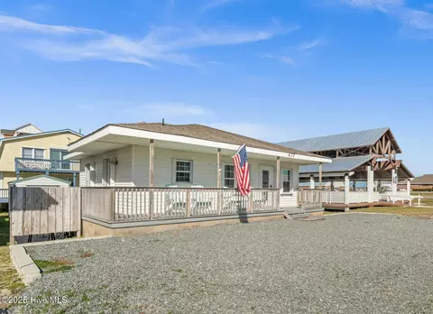417 N Shore Dr, Surf City, NC 28445