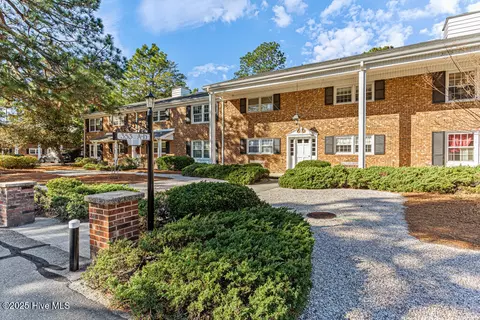 353 D Driftwood Cir, Southern Pines, NC 28387