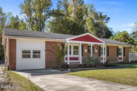 304 Sheffield Rd, Jacksonville, NC 28546