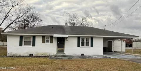 102 N Mill St, Pikeville, NC 27863