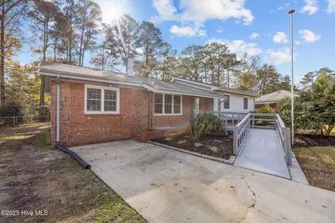 1002 Albemarle Ct, New Bern, NC 28562