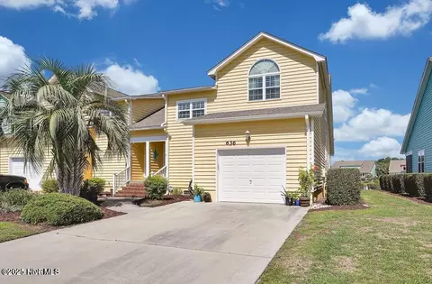 636 Settlers Ln, Kure Beach, NC 28449