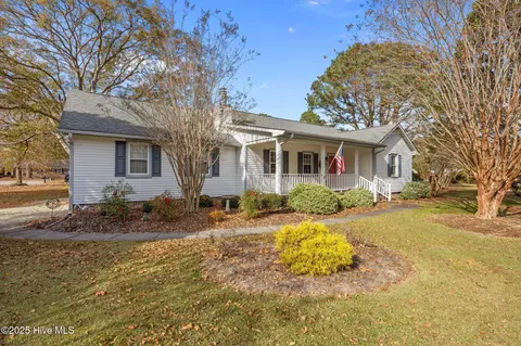 1001 Briarhill Ct, New Bern, NC 28562