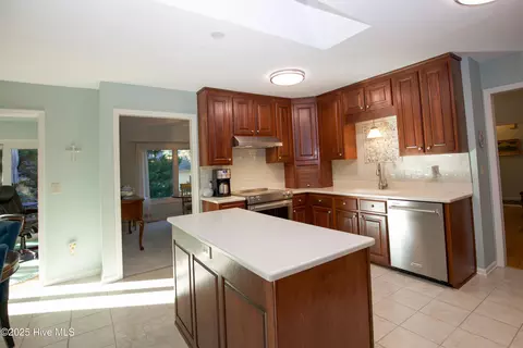Kitchen - 5 Kahkwa Trl, Pinehurst, NC 28374 photo 4 of 7