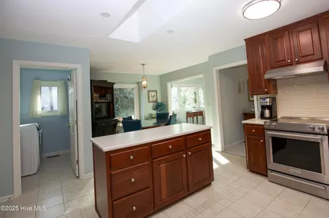 Kitchen - 5 Kahkwa Trl, Pinehurst, NC 28374 photo 7 of 7