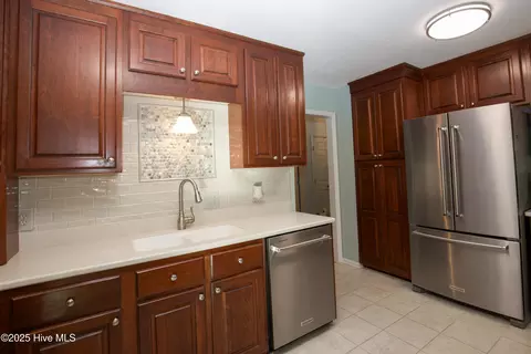 Kitchen - 5 Kahkwa Trl, Pinehurst, NC 28374 photo 6 of 7