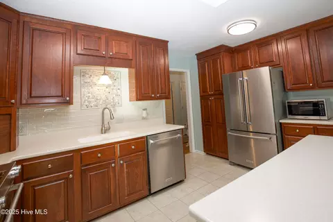 Kitchen - 5 Kahkwa Trl, Pinehurst, NC 28374 photo 2 of 7