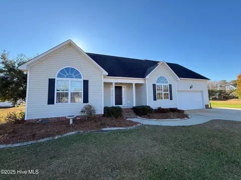 3156 Juniper Branch Dr, Grimesland, NC 27837