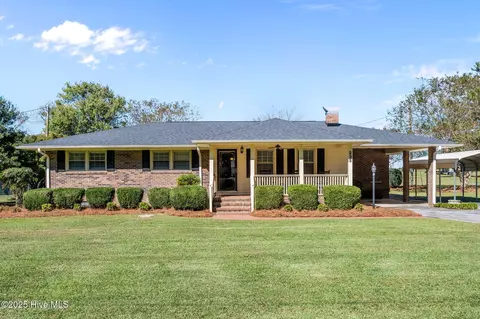 235 Comfort Rd, Richlands, NC 28574