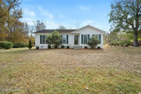 302 Thankful Rd, Rocky Point, NC 28457