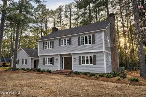 511 S Wilkinson Dr, Laurinburg, NC 28352