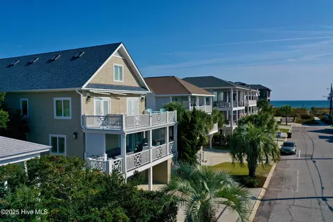 7 E Asheville St, Wrightsville Beach, NC 28480
